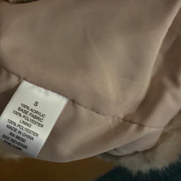 Fluffy jacket - Picture 3 of 3